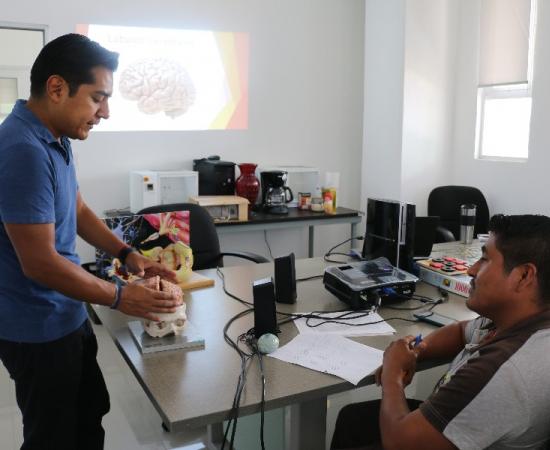 Académico de la UNAM realiza estancia de investigación en el Laboratorio de Investigación en Neurociencias