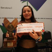 Entregan Premio de Literaturas Indígenas de América 2025 a la escritora tsotsil Victoria Díaz