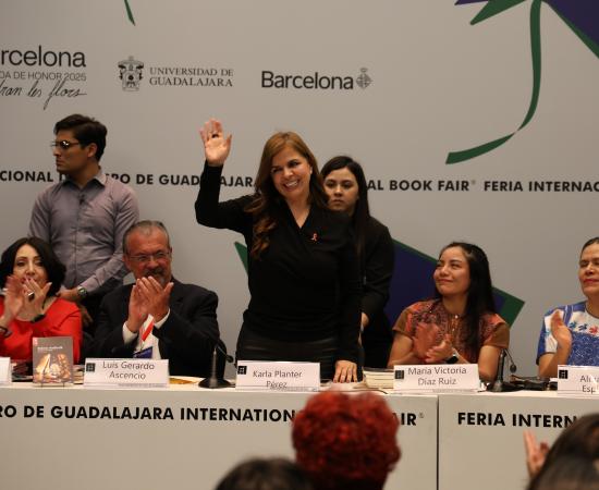 Entregan Premio de Literaturas Indígenas de América 2025 a la escritora tsotsil Victoria Díaz