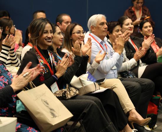 Entregan Premio de Literaturas Indígenas de América 2025 a la escritora tsotsil Victoria Díaz