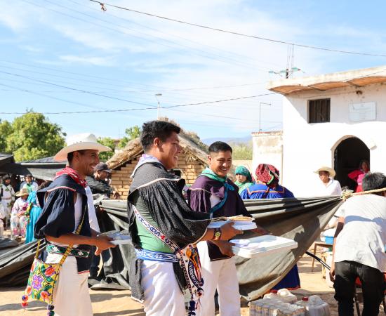 Estudiantes, docentes y autoridades del CUNorte participan en ceremonia wixárika para bendecir sede en Tuxpan de Bolaños