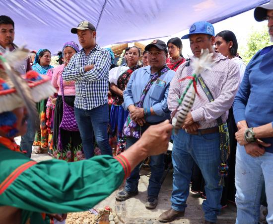 Estudiantes, docentes y autoridades del CUNorte participan en ceremonia wixárika para bendecir sede en Tuxpan de Bolaños