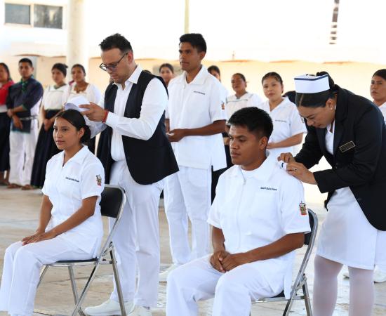 Imposición de cofias y bandas fortalece la formación de estudiantes wixaritari de Enfermería en Tuxpan de Bolaños