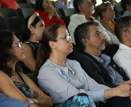 Reconocen a docentes y administrativos por sus años de servicio a la Universidad de Guadalaraja