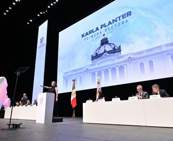 Por una universidad más igualitaria e incluyente: Karla Planter toma protesta como primera Rectora General de la UdeG