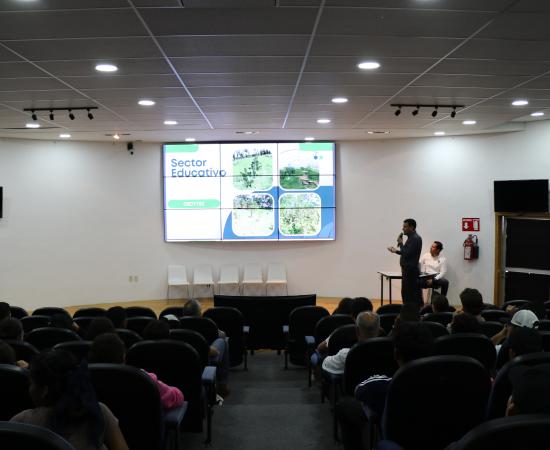 Agronegocios inicia el ciclo escolar 2024-B con conferencia sobre producción de tuna