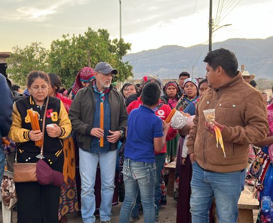 Estudiantes, docentes y autoridades del CUNorte participan en ceremonia wixárika para bendecir sede en Tuxpan de Bolaños