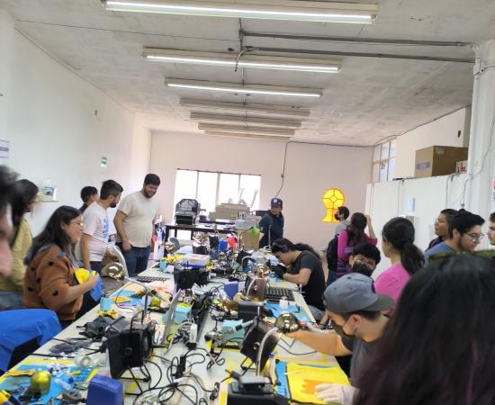 Estudiantes de Ingeniería en Electrónica y Computación visitan empresa desarrolladora de hardware libre en Aguascalientes