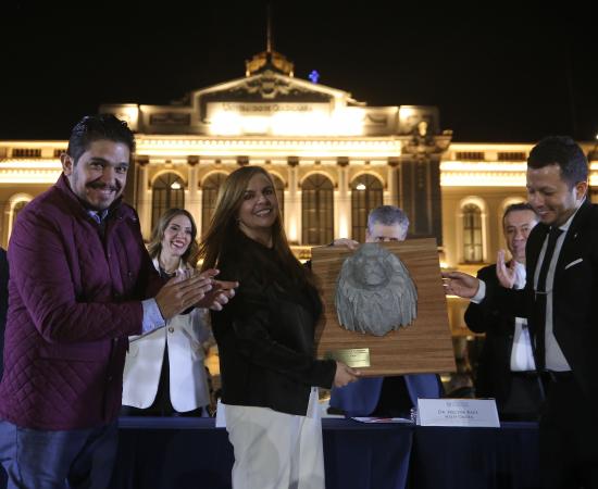 Otorgan galardón “Leo Honoris” a estudiantes y maestros sobresalientes
