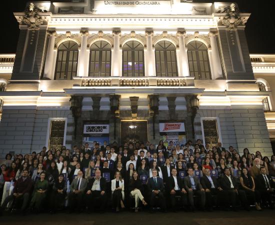 Otorgan galardón “Leo Honoris” a estudiantes y maestros sobresalientes