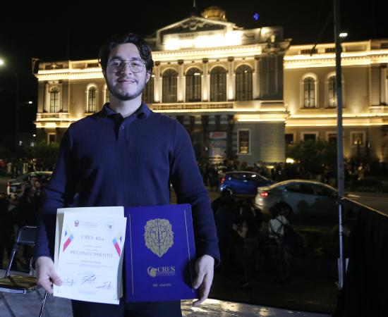 Otorgan galardón “Leo Honoris” a estudiantes y maestros sobresalientes