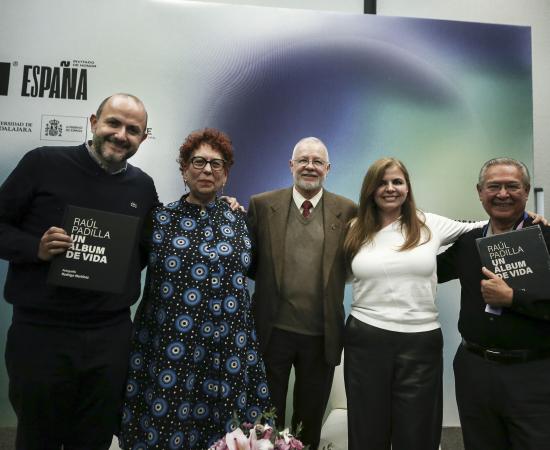 Relatan en imágenes vida y obra de Raúl Padilla, en la FIL