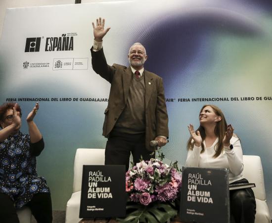 Relatan en imágenes vida y obra de Raúl Padilla, en la FIL