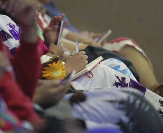 Diseñan política lingüística con estudiantes de pueblos originarios