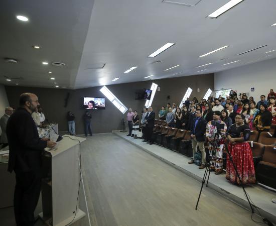 Diseñan política lingüística con estudiantes de pueblos originarios