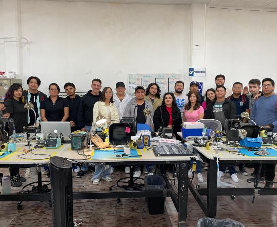 Estudiantes de Ingeniería en Electrónica y Computación visitan empresa desarrolladora de hardware libre en Aguascalientes