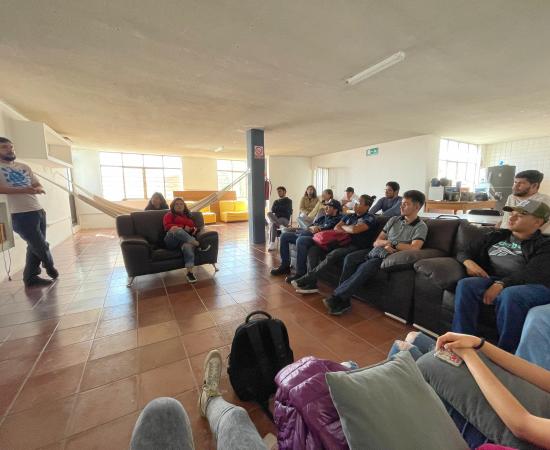 Estudiantes de Ingeniería en Electrónica y Computación visitan empresa desarrolladora de hardware libre en Aguascalientes