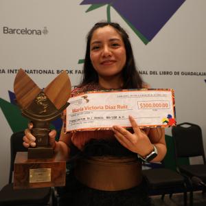 Entregan Premio de Literaturas Indígenas de América 2025 a la escritora tsotsil Victoria Díaz